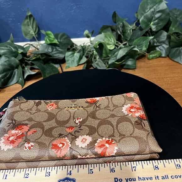 EUC Coach Flower Double Zipper Wristlet - Picture 5 of 7